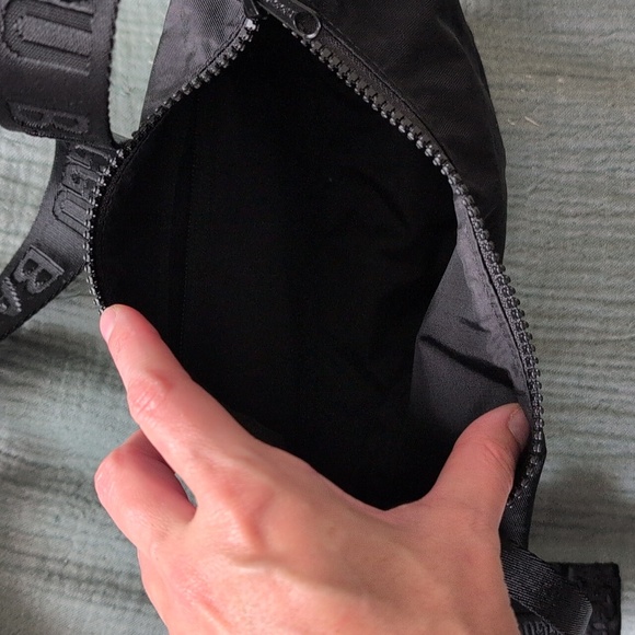 BAGGU Small Nylon Crescent Bag - Picture 3 of 3